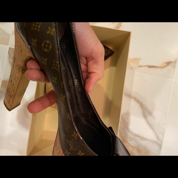 Authentic Louis Vuitton women’s heels (size 40) - Picture 3 of 8
